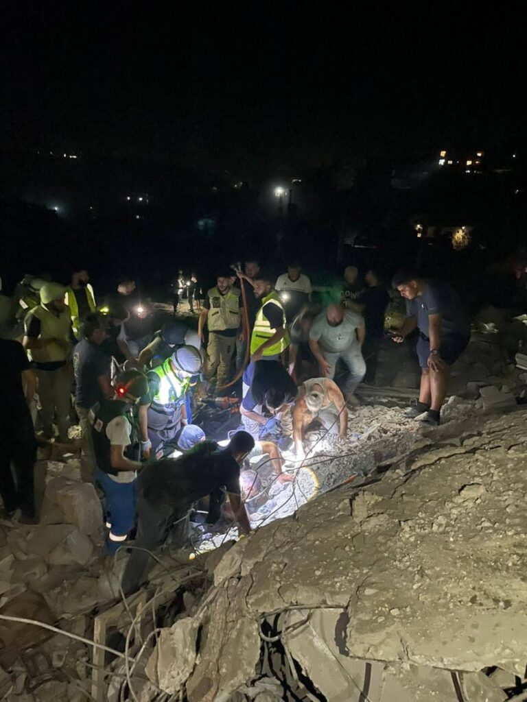 عاجل تصعيد إسرائيلي واسع على جنوب لبنان والبقاع: 3 شهداء و23 جريحاً في حصيلة أولية عاجل تصعيد إسرائيلي واسع على جنوب لبنان والبقاع: 3 شهداء و23 جريحاً في حصيلة أولية