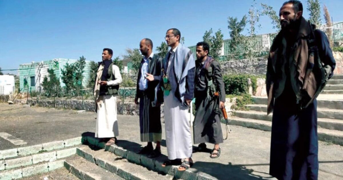 تصعيد غير مسبوق بين السعودية والحوثيين.. استهداف مطار الرياض ومنشآت نفطية والتحالف يدمّر منصات صاروخية في صنعاء تصعيد غير مسبوق بين السعودية والحوثيين.. استهداف مطار الرياض ومنشآت نفطية والتحالف يدمّر منصات صاروخية في صنعاء